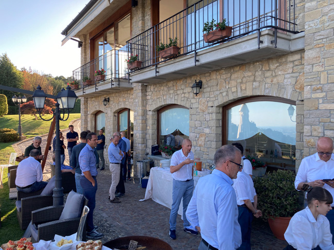 Team Castelli durante l'evento di Presentazione Grumdfos