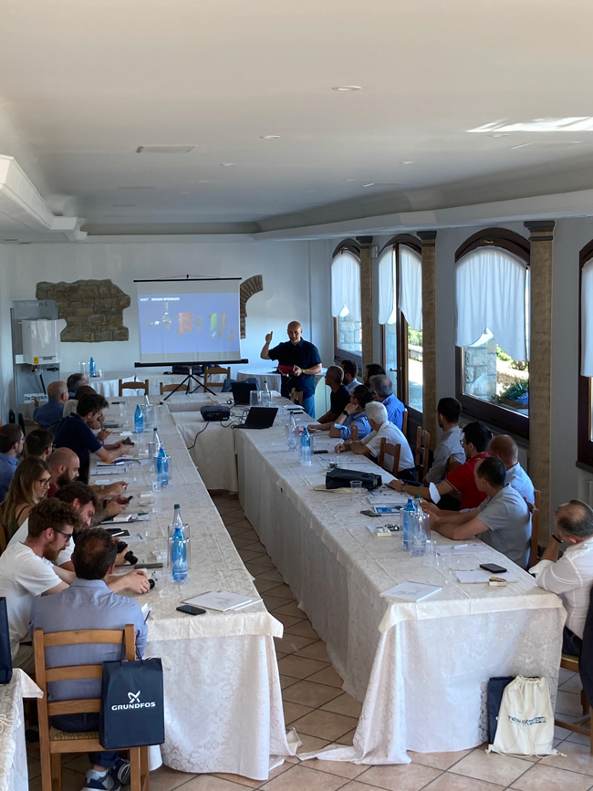 Team Castelli in tavola durante l'evento di Presentazione Grumdfos